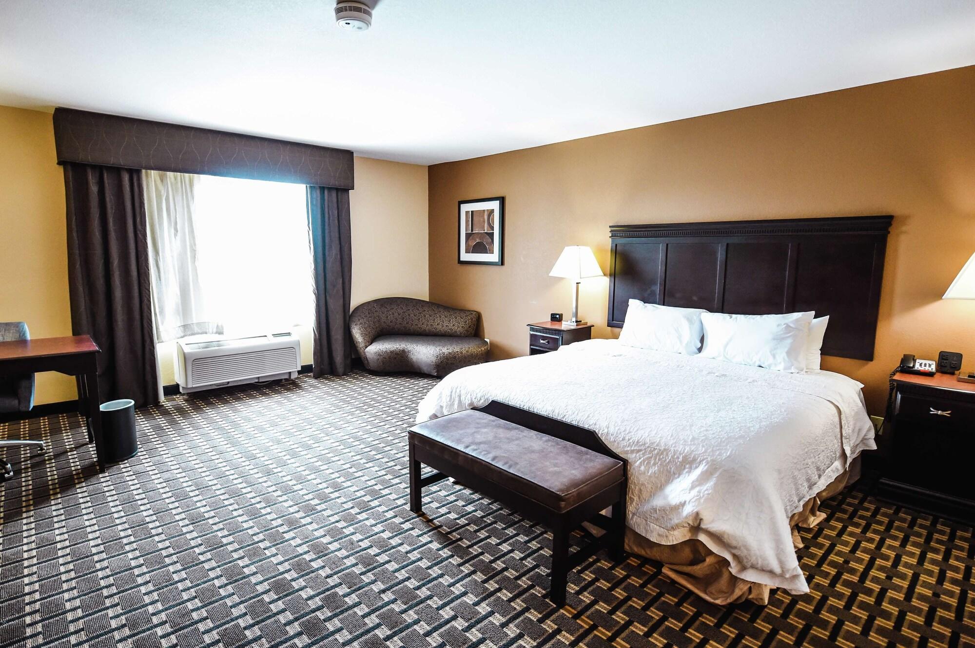 Hampton Inn & Suites Пайн Блафф Экстерьер фото